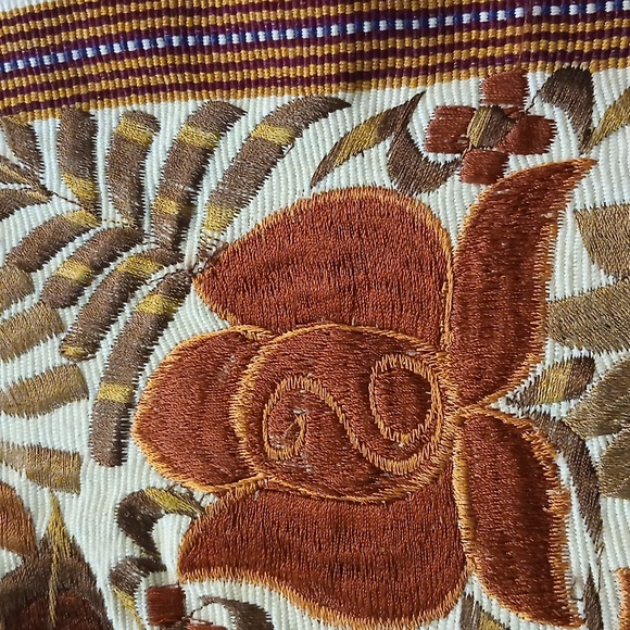 Vintage Embroidered Table Runner - Picture 6 of 10